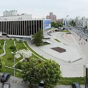 Hotel 7 Sky On Yevhena Konovaltsia, Kiew